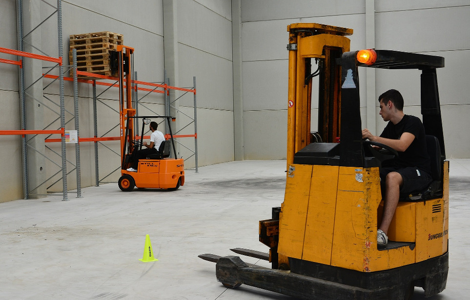 Corso carrelli elevatori semoventi